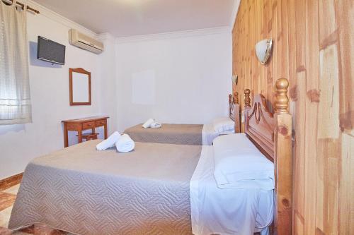 Habitación Doble - 2 camas del hotel Virgen De Los Reyes. Foto 6