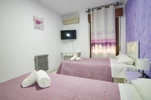 Habitación Doble - 2 camas del hotel Virgen De Los Reyes. Foto 8