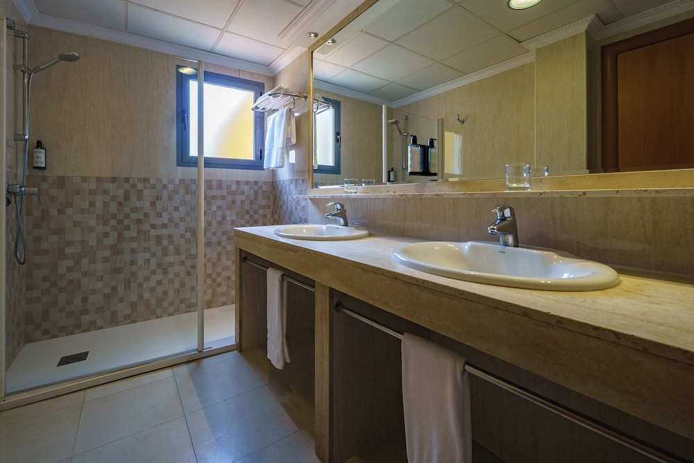 Habitación básica con 1 cama doble o 2 individuales (With Parking) del hotel Crisol Almería. Foto 9