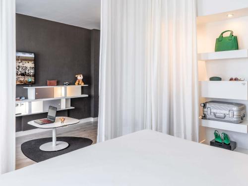 Suite del hotel Novotel Suites Malaga Centro. Foto 2