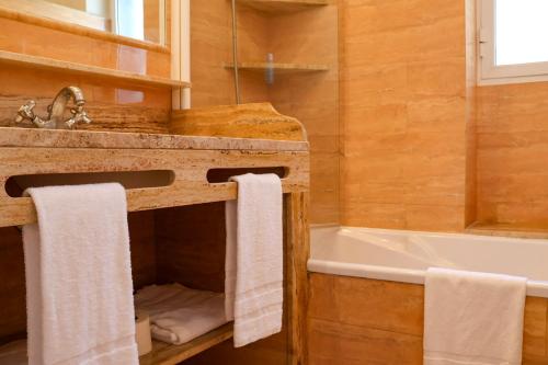 Habitación doble con balcón del hotel Del Mar and Spa