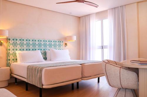 Habitación doble con balcón del hotel Del Mar and Spa. Foto 1