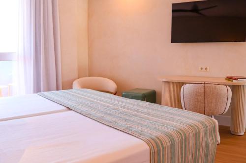 Habitación doble con balcón del hotel Del Mar and Spa. Foto 4