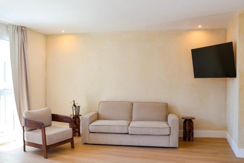 Habitación Doble Deluxe con Balcón del hotel Del Mar and Spa. Foto 1