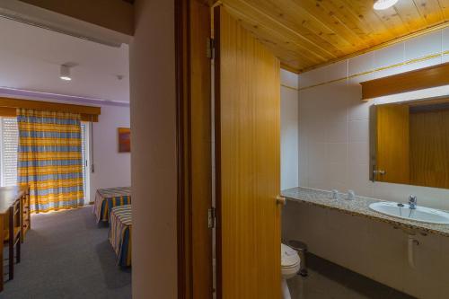 Habitación Doble con baño privado - 2 camas del hotel Teresinha. Foto 10