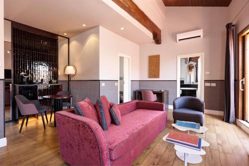 Suite Balcón o Terraza Superior 1 Cama queen Vista ciudad Sofá Cama incluido del hotel Navona Palace Collection. Foto 12