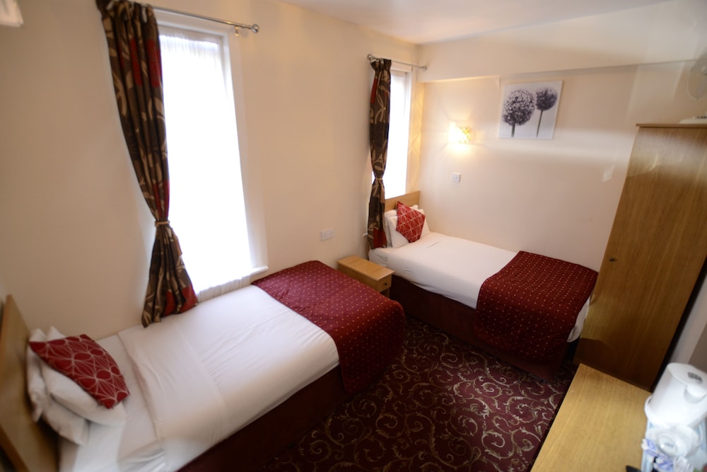 Habitación con 2 camas individuales del hotel Britannia Inn. Foto 3