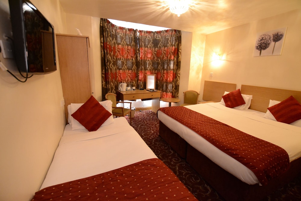 Habitación triple del hotel Britannia Inn. Foto 4