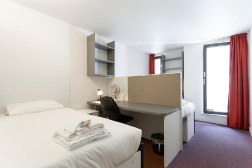 Habitación Doble con baño privado - 2 camas del hotel Prince's Gardens - Campus Accommodation. Foto 1