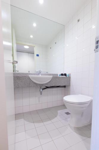 Habitación doble con baño privado del hotel Prince's Gardens - Campus Accommodation. Foto 5