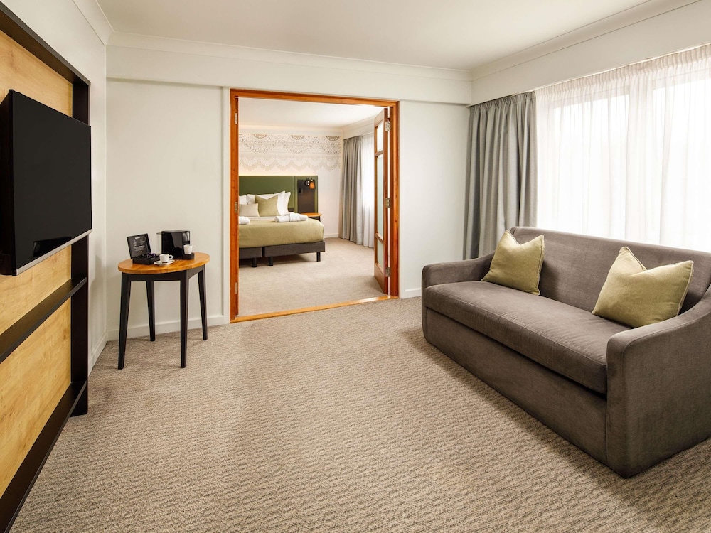 Suite - 1 cama king size del hotel Mercure Nottingham Sherwood. Foto 1