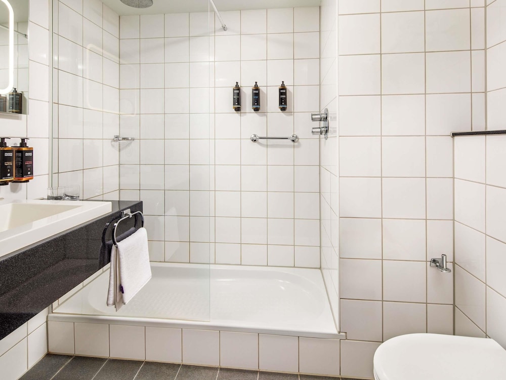 Suite - 1 cama king size del hotel Mercure Nottingham Sherwood. Foto 5