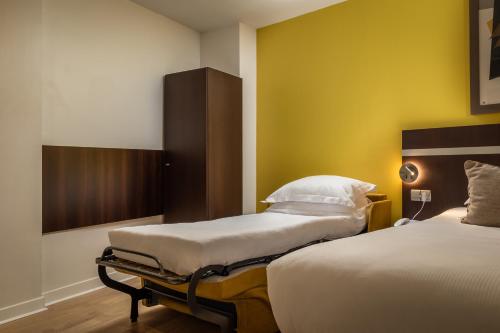Habitación Triple del hotel Arc De Triomphe. Foto 5