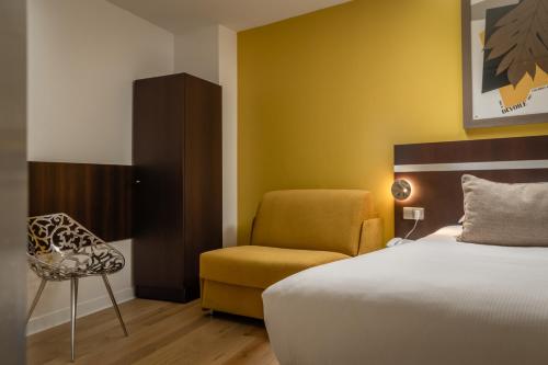 Habitación Triple del hotel Arc De Triomphe. Foto 6