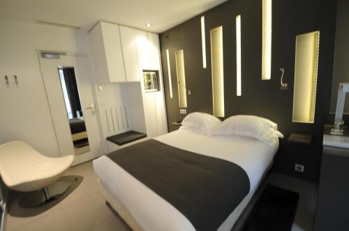 Habitación Doble Clásica del hotel Arc de Triomphe Etoile. Foto 1