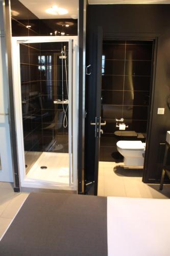 Habitación Doble Clásica del hotel Arc de Triomphe Etoile. Foto 6