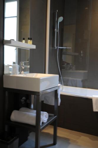 Habitación Doble Club del hotel Arc de Triomphe Etoile. Foto 4