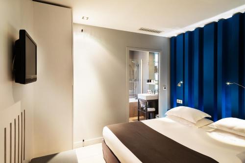 Habitación Triple del hotel Arc de Triomphe Etoile. Foto 1