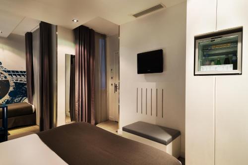 Habitación Triple del hotel Arc de Triomphe Etoile. Foto 5