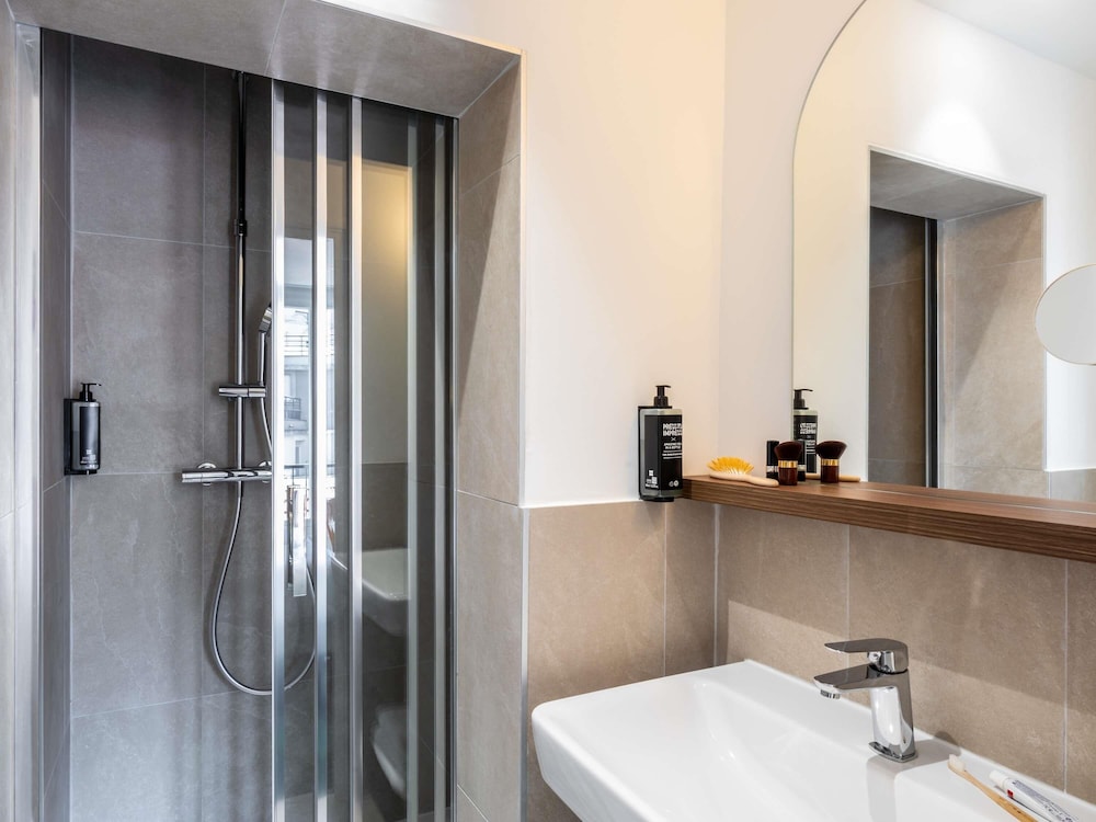 Habitación estándar doble, 1 cama doble del hotel Ibis Styles Paris Crimee la Villette. Foto 3