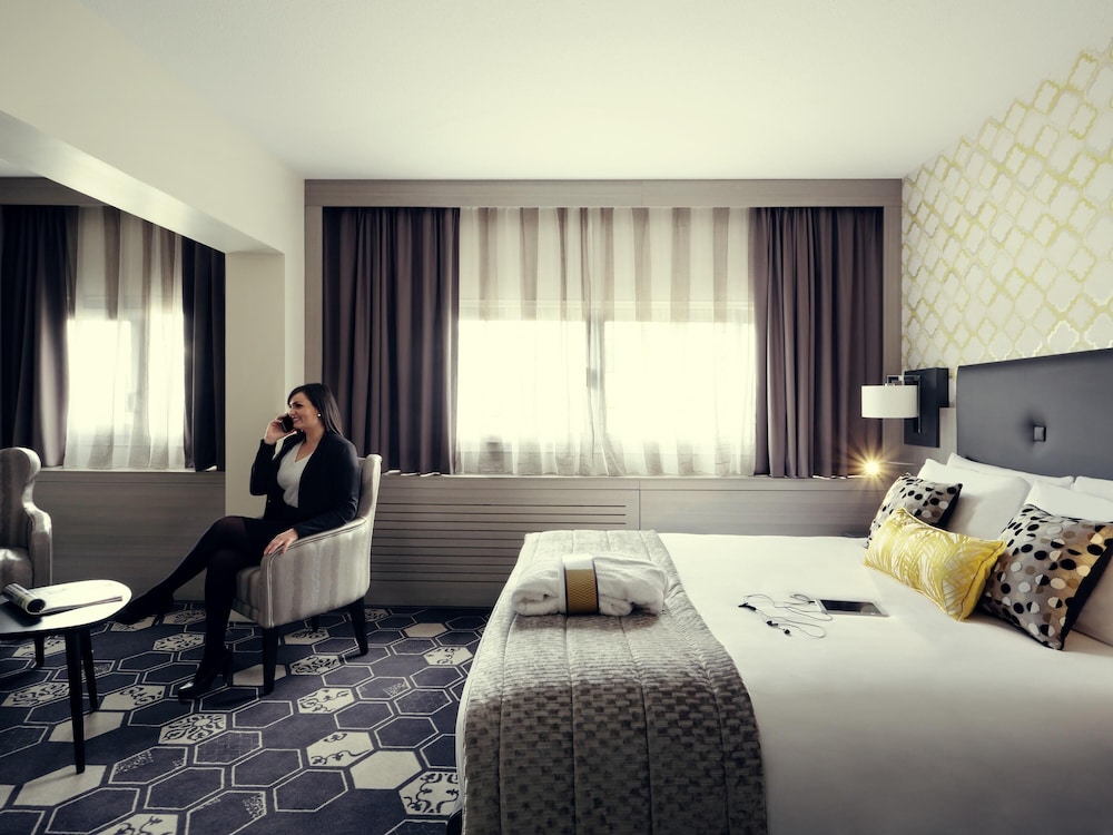 Junior Suite con 1 cama doble y 1 sofá - cama doble del hotel Mercure Orange Centre