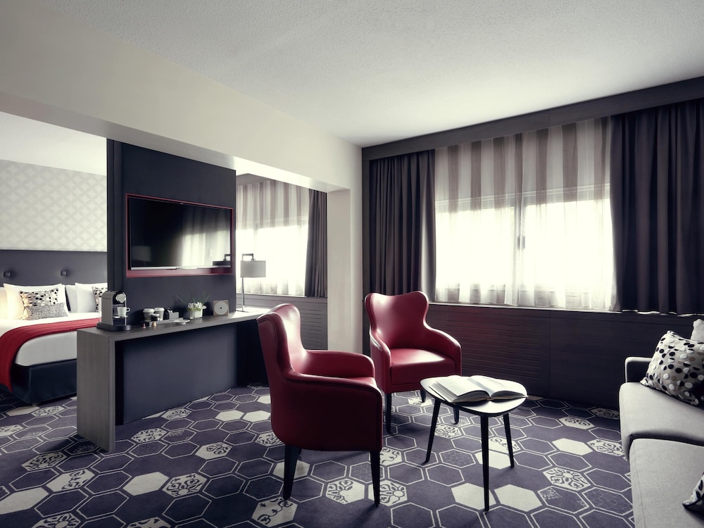 Suite con 1 cama doble y 1 sofá - cama doble del hotel Mercure Orange Centre. Foto 1