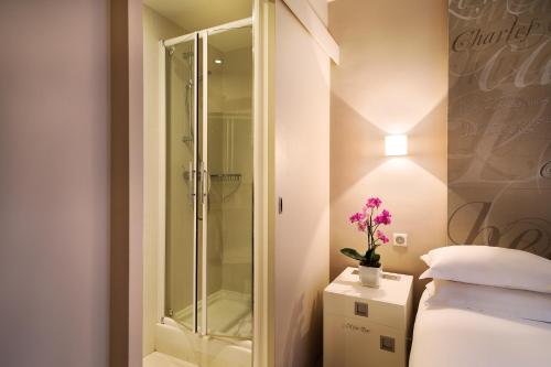Habitación Doble Estándar del hotel Chambellan Morgane. Foto 7