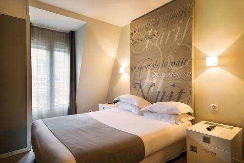 Habitación Doble Estándar con vistas a la torre Eiffel del hotel Chambellan Morgane