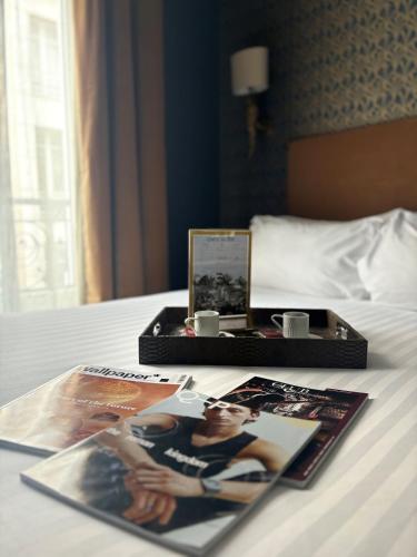 Habitación Doble Estándar con vistas a la torre Eiffel del hotel Chambellan Morgane. Foto 5