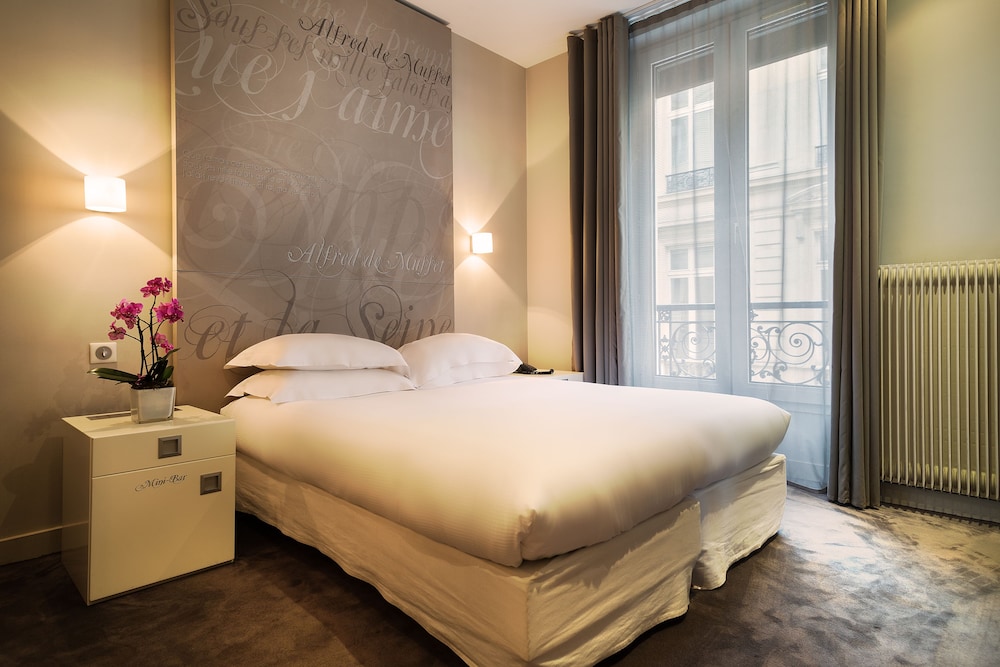Habitación superior con 1 cama doble o 2 individuales del hotel Chambellan Morgane