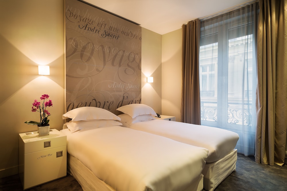 Habitación superior con 1 cama doble o 2 individuales del hotel Chambellan Morgane. Foto 6