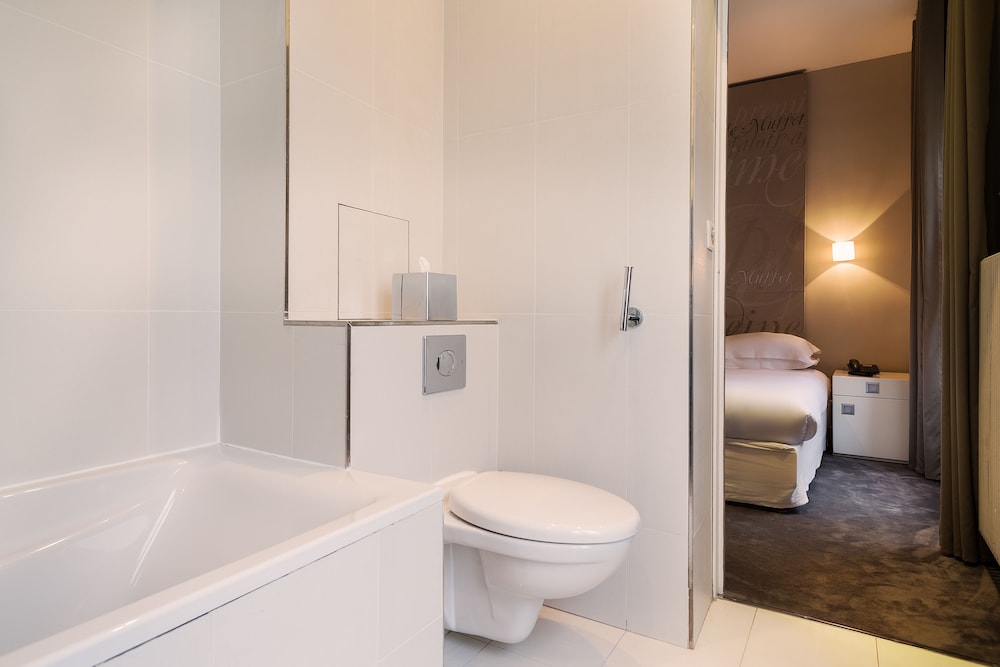 Habitación superior con 1 cama doble o 2 individuales del hotel Chambellan Morgane. Foto 12