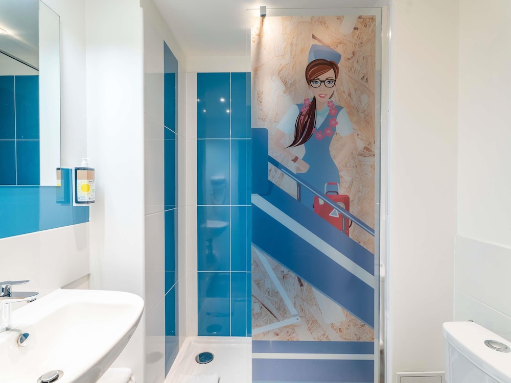 Habitación Pop con 2 camas individuales del hotel Greet Bordeaux Aeroport. Foto 3