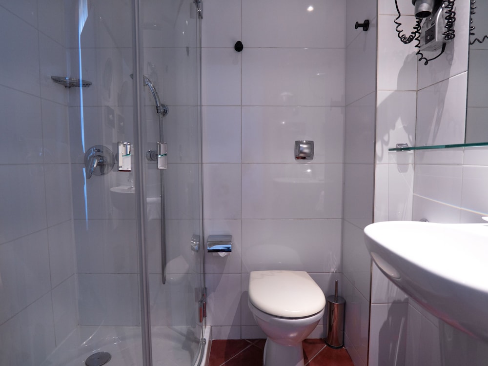 Habitación triple ejecutiva del hotel Hotel Virgina. Foto 5