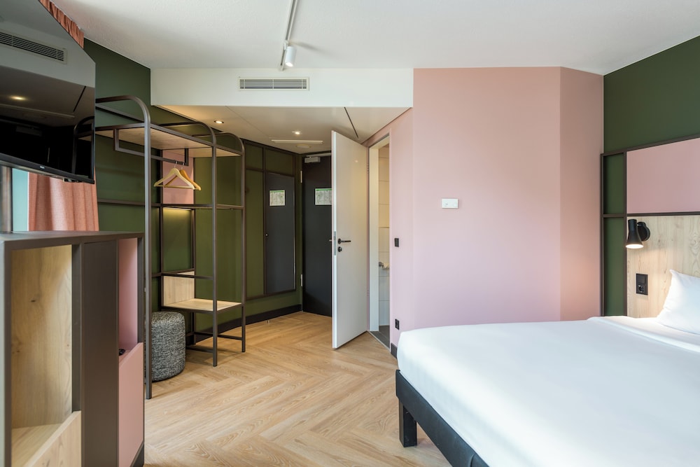 Habitacion Standard con 1 cama doble del hotel Ibis Konstanz. Foto 3