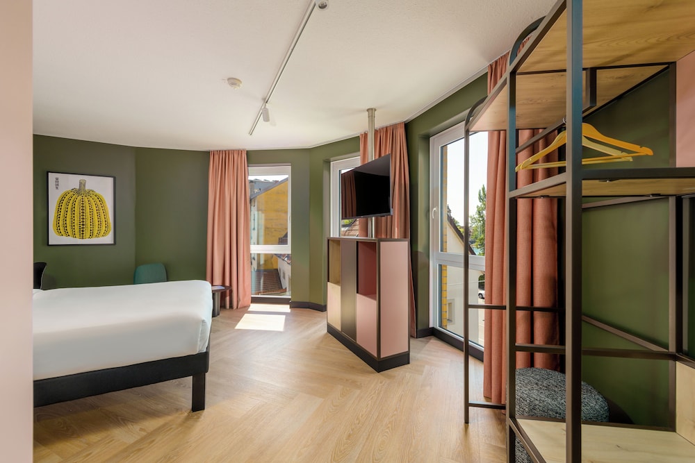 Habitacion Standard con 1 cama doble del hotel Ibis Konstanz. Foto 6