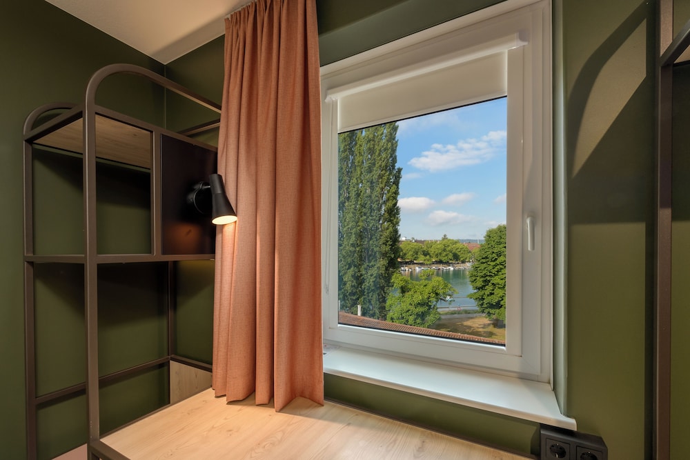 Habitacion Standard con 1 cama doble del hotel Ibis Konstanz. Foto 7