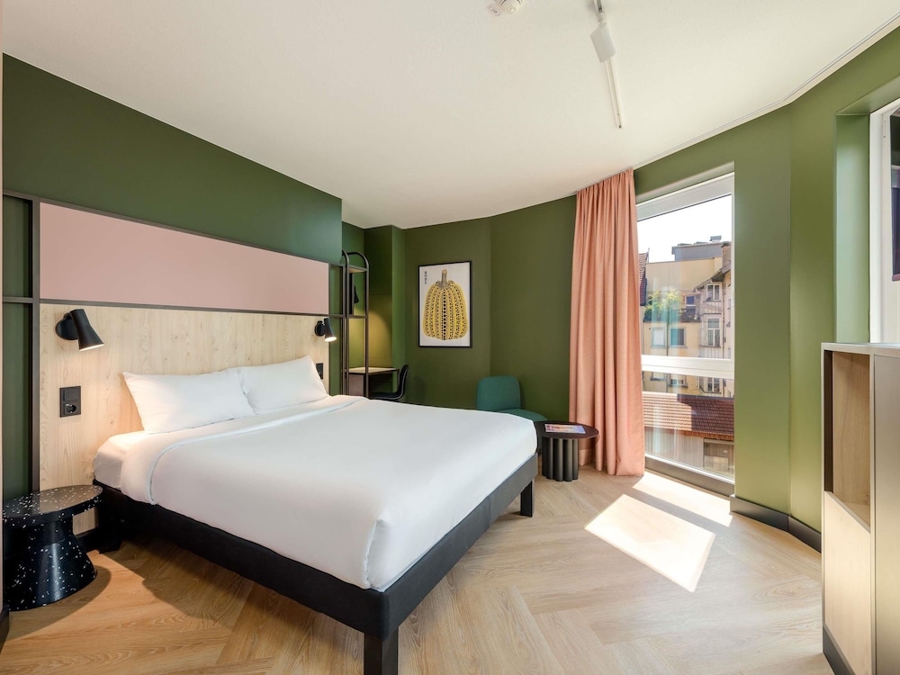 Habitacion Standard con 1 cama doble del hotel Ibis Konstanz. Foto 9