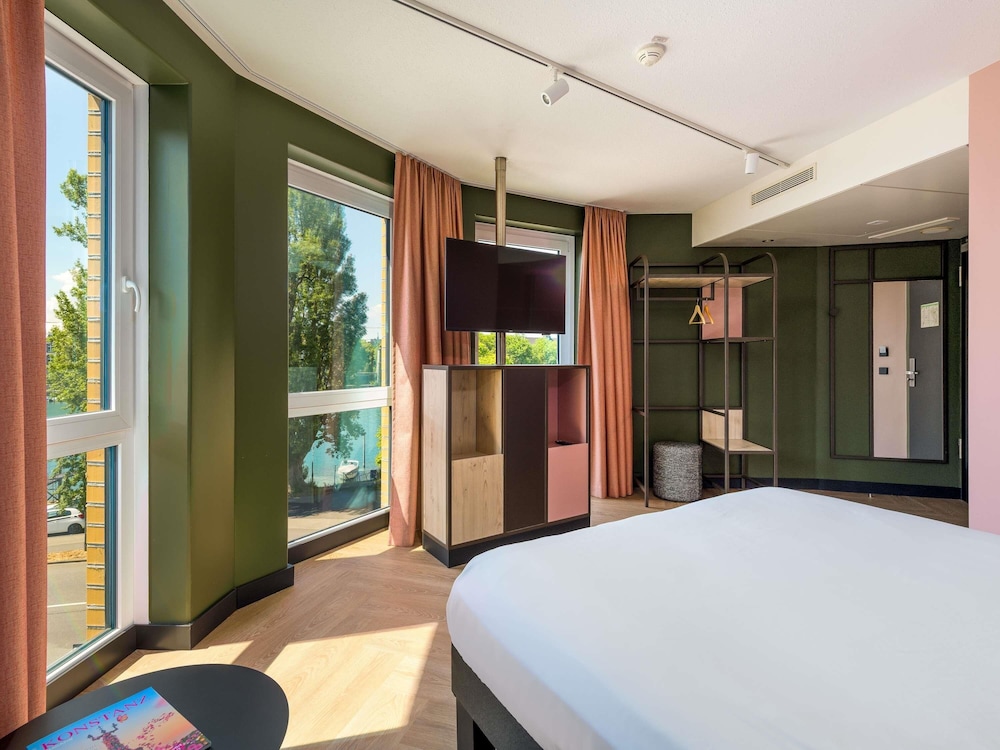Habitacion Standard con 1 cama doble del hotel Ibis Konstanz. Foto 10