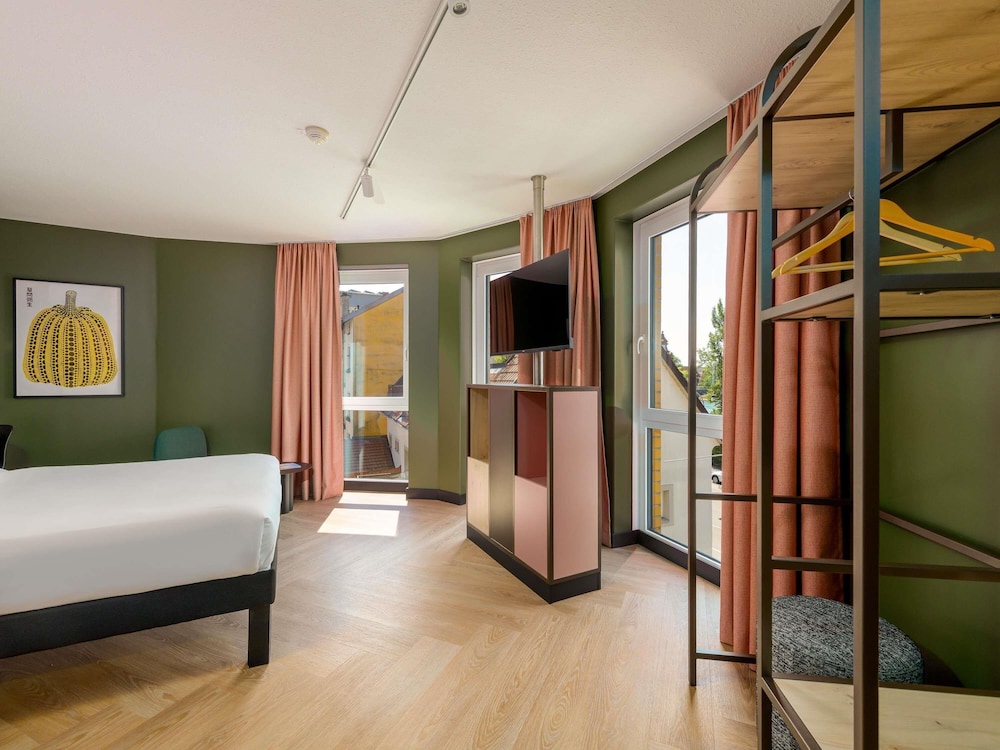 Habitacion Standard con 1 cama doble del hotel Ibis Konstanz. Foto 15