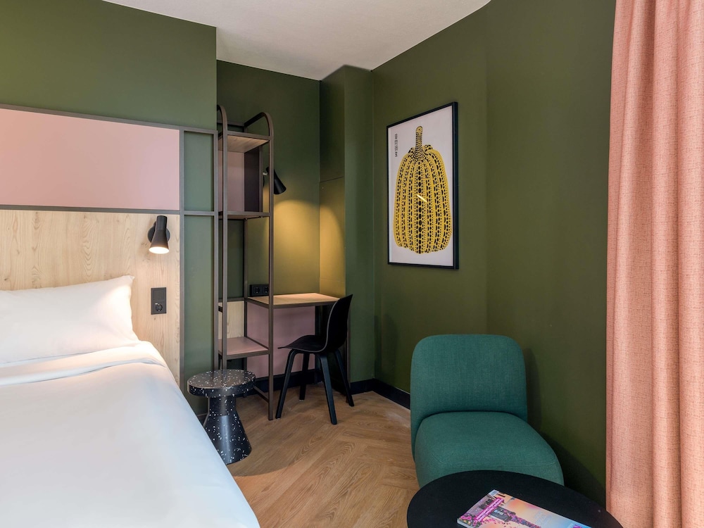 Habitacion Standard con 1 cama doble del hotel Ibis Konstanz. Foto 17