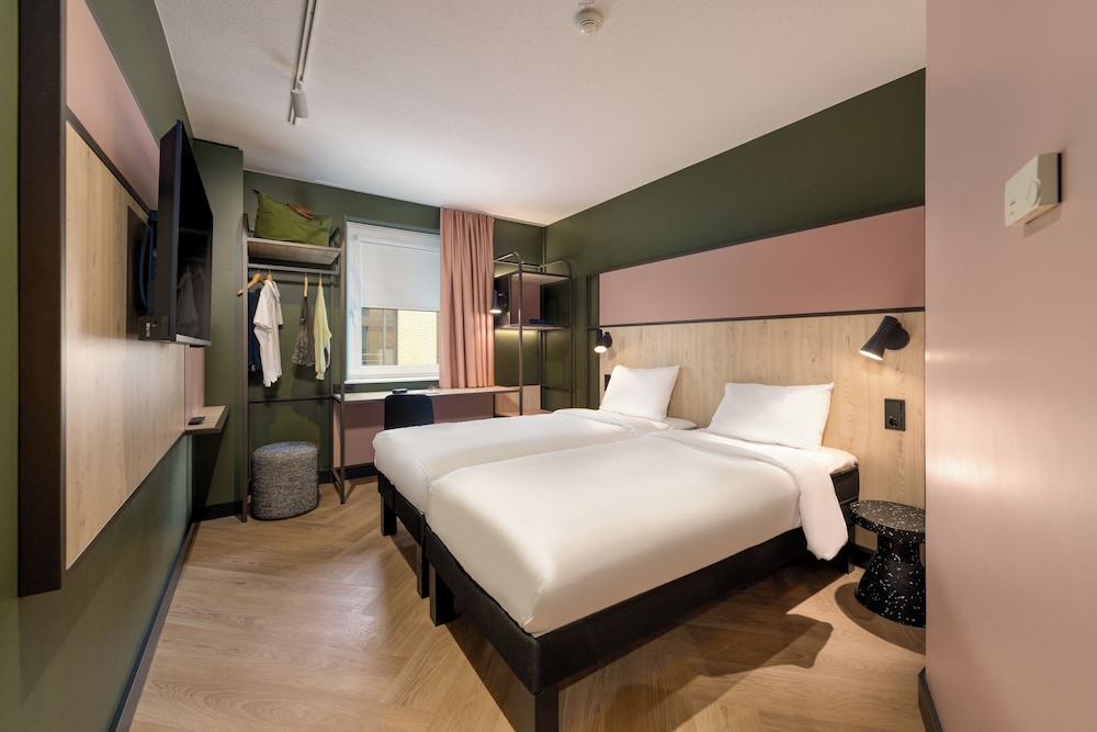 Habitación Standard con 2 camas individuales del hotel Ibis Konstanz. Foto 1