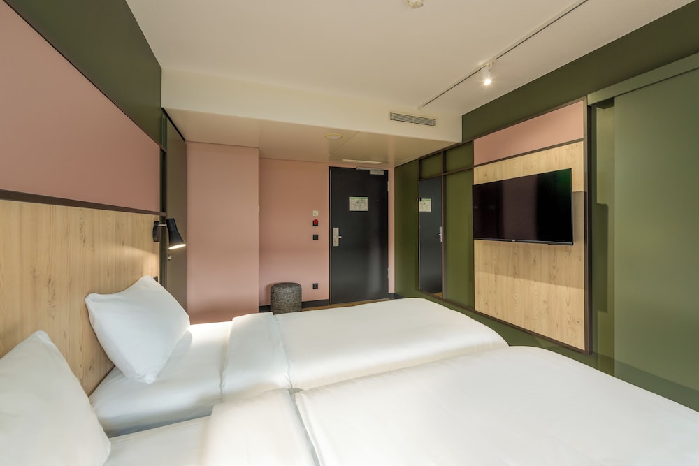 Habitación Standard con 2 camas individuales del hotel Ibis Konstanz. Foto 4