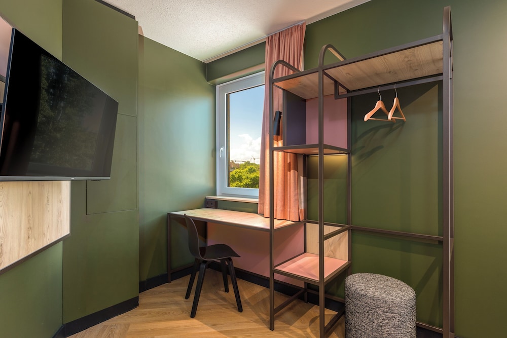 Habitación Standard con 2 camas individuales del hotel Ibis Konstanz. Foto 5