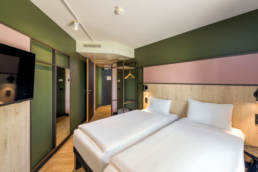 Habitación Standard con 2 camas individuales del hotel Ibis Konstanz. Foto 6