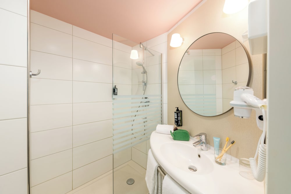 Habitación Standard con 2 camas individuales del hotel Ibis Konstanz. Foto 7