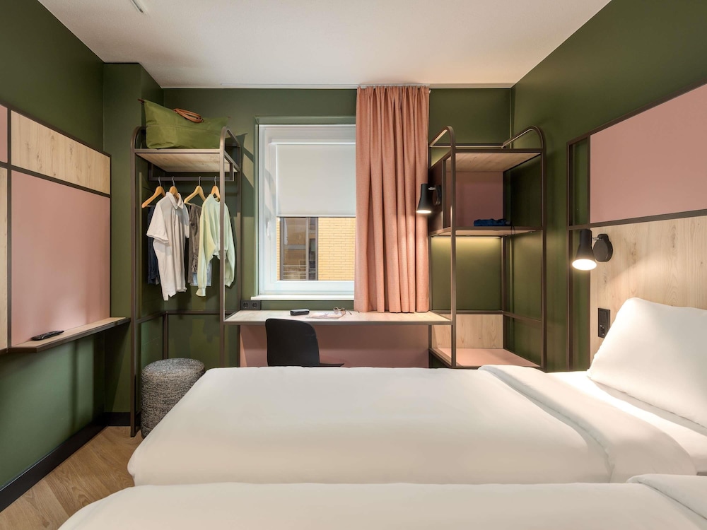 Habitación Standard con 2 camas individuales del hotel Ibis Konstanz. Foto 12