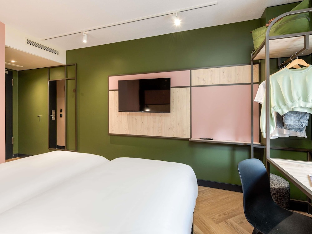 Habitación Standard con 2 camas individuales del hotel Ibis Konstanz. Foto 13