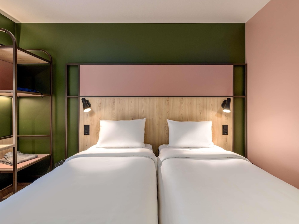 Habitación Standard con 2 camas individuales del hotel Ibis Konstanz. Foto 14