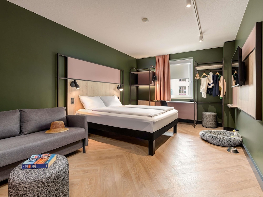 Habitacion Standard con 1 cama doble y Sofa del hotel Ibis Konstanz